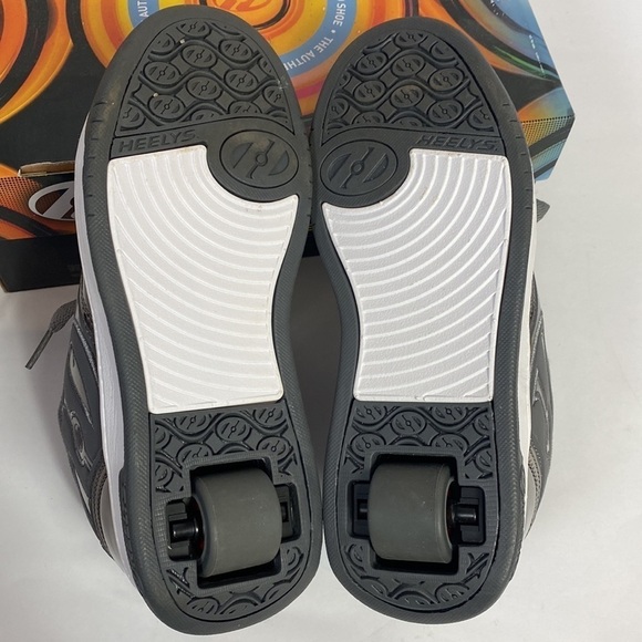 Heelys pewter wheeled sneakers - Picture 6 of 10